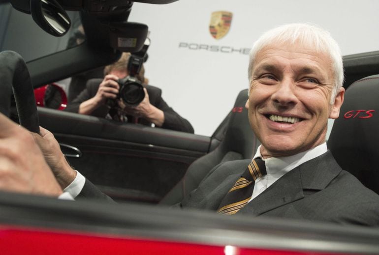 Fotografía de archivo fechada el pasado 13 de marzo de 2015 que muestra al presidente del fabricante de deportivos Porsche, Matthias Müller en Stuttgart,