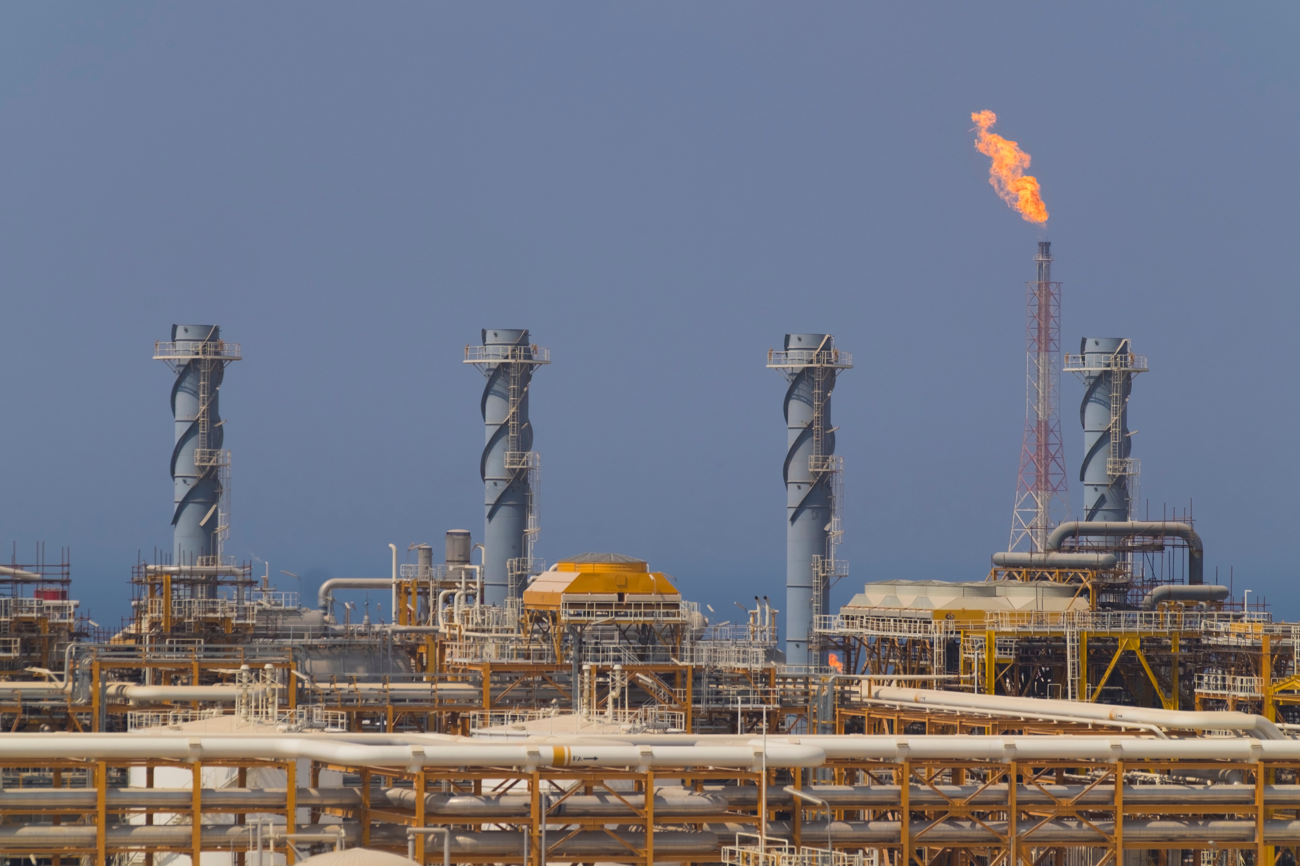 Vista de una de las plantas de procesamiento de gas natural del campo South Pars en Irán