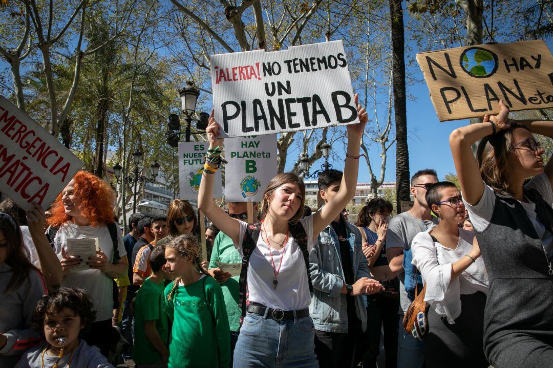 Marcha de jóvenes contra el cambio climático bajo el lema &#039;Juventud por el clima&#039; en Sevilla