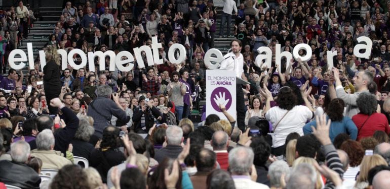 Podemos (&#039;We can&#039;) Party secretary general Pablo Iglesias delivers a speech during a party meeting in Valencia January 25, 2015. The letters read, &quot;The Moment Is Now&quot;.  REUTERS/Heino Kalis (SPAIN - Tags: POLITICS)