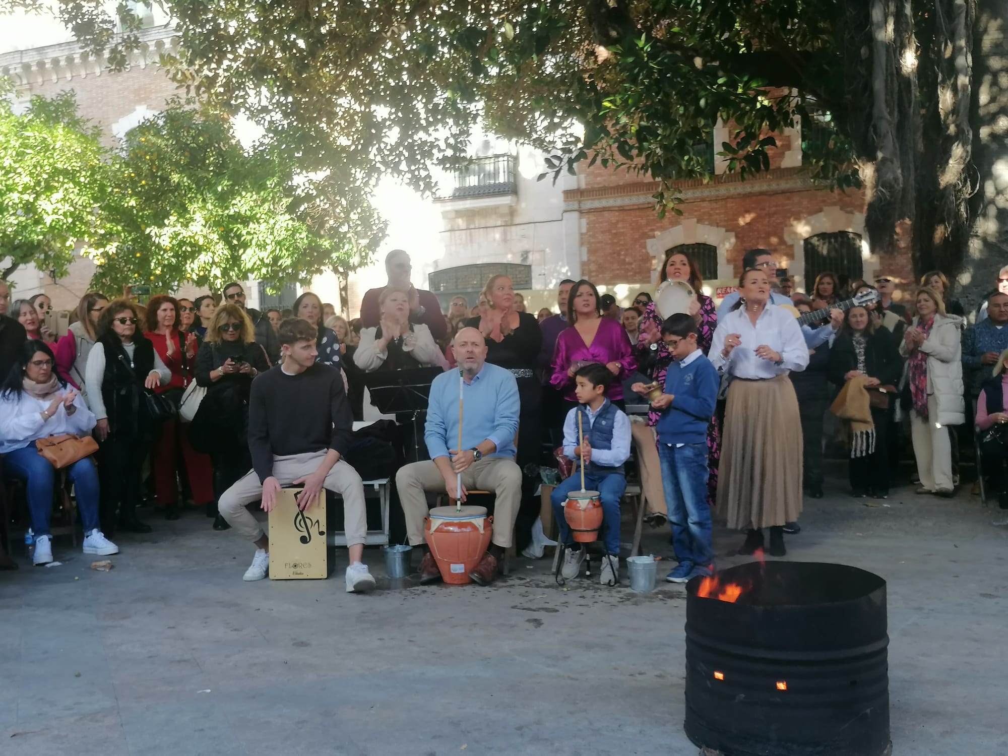 Zambomba en la plaza del Banco, en el centro de Jerez