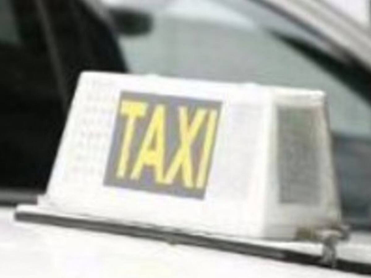 Denunciado un falso taxista que conducía con el carnet retirado por el juez