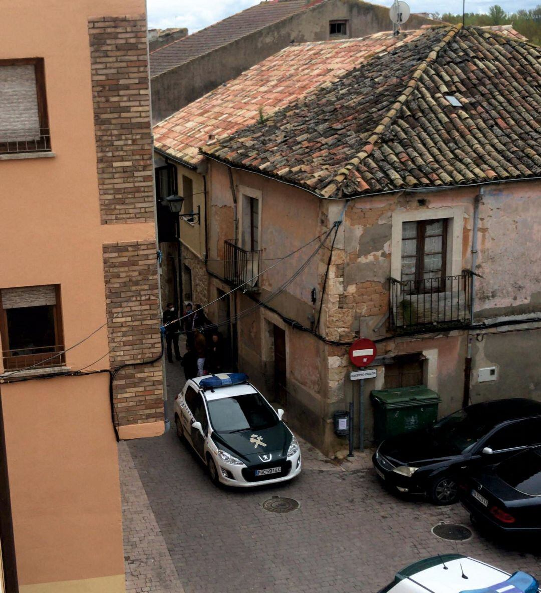 Celebración de un cumpleaños en una calle de San Esteban de Gormaz