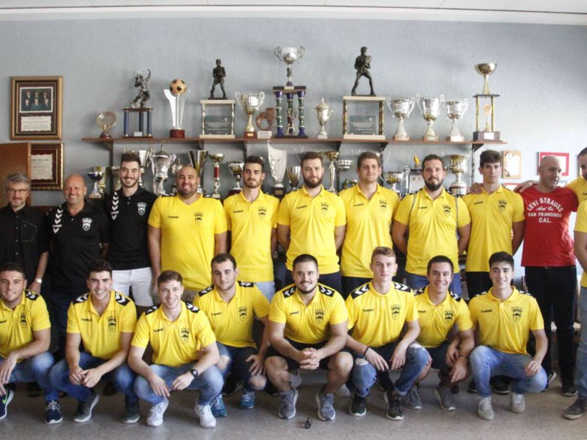 El Elda - C.E.E. presenta a su primera plantilla