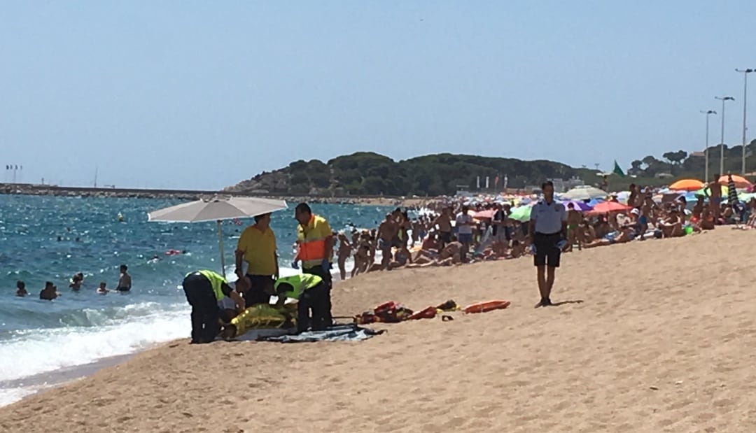 Imagen de archivo de un ahogamiento en una playa de Cataluña