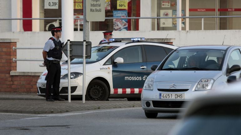 El hombre ha sido detenido por los delitos de estafa, omisión del deber de socorro y estafa bancaria.