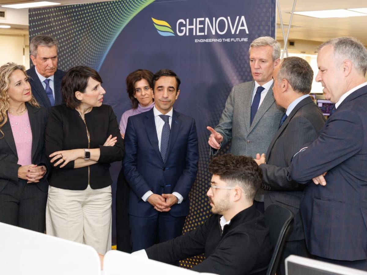 El presidente de la Xunta visita las oficinas de Ghenova en Ferrol