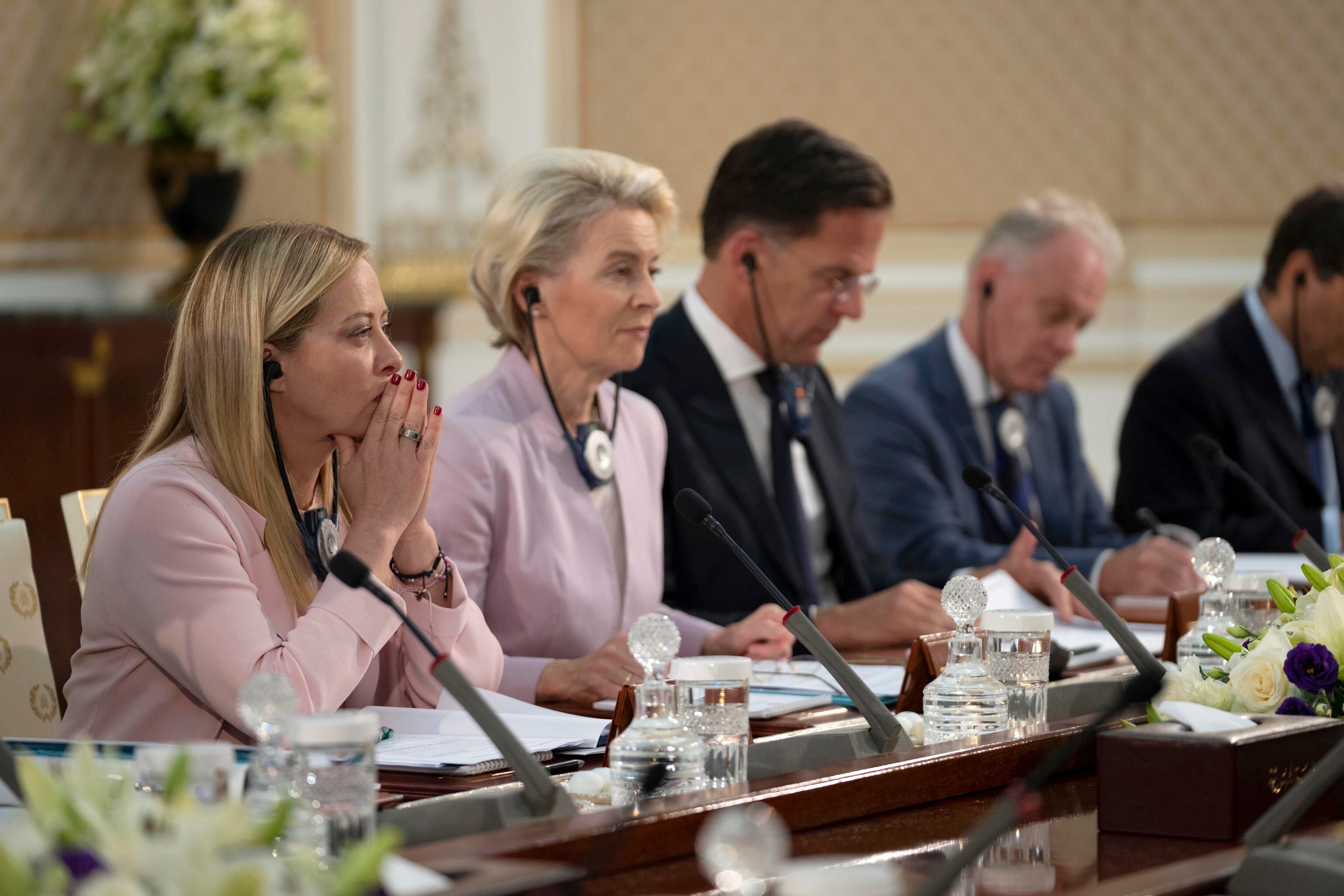 Meloni junto a Ursula von der Leyen en Túnez