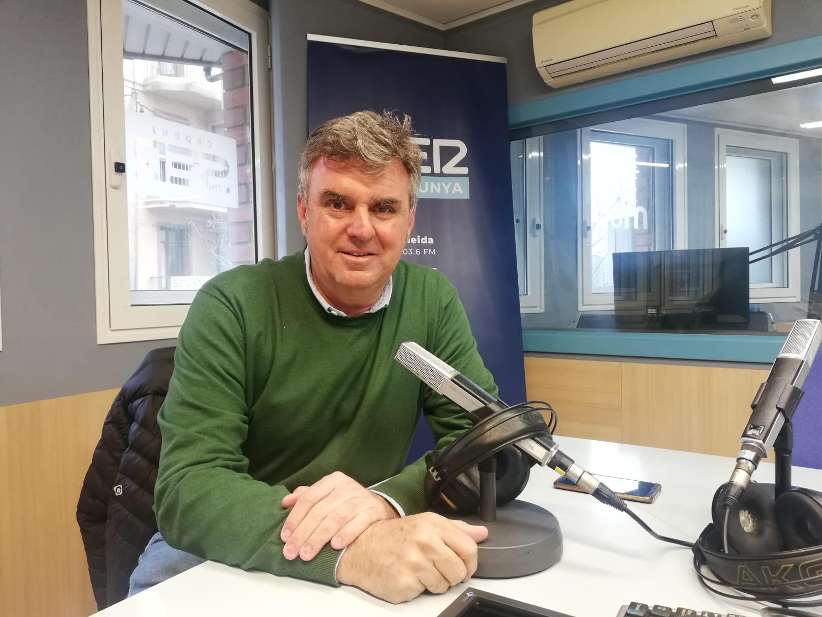 El president veïnal de Torres de Sanui, durant l'entrevista a Ràdio Lleida.