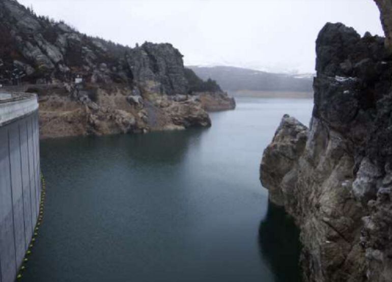 Estado de un embalse después de las lluvias caídas en este mes de marzo