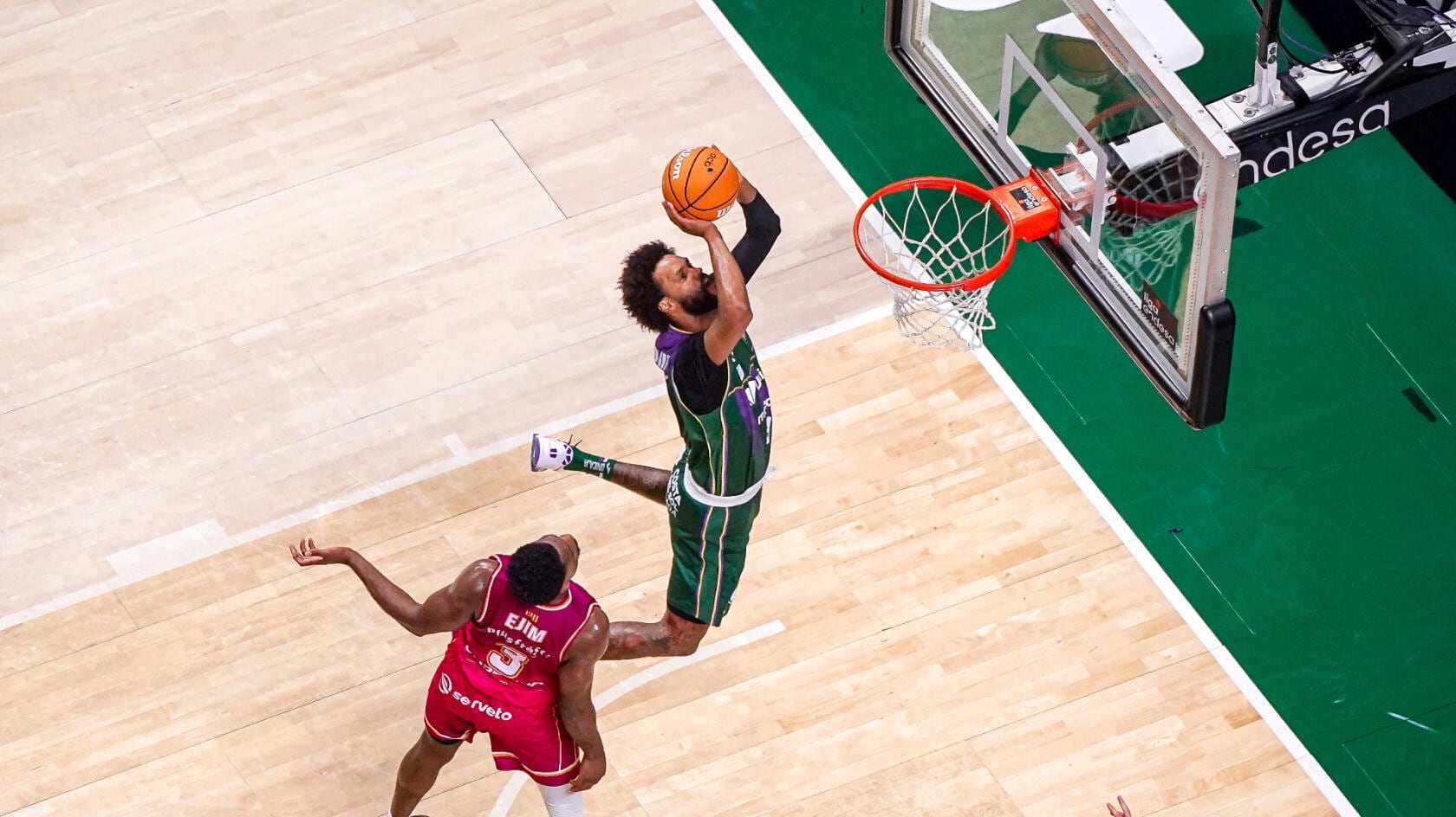 El ala-pívot del Unicaja James Webb, el máximo anotador del encuentro ante el Hiopos Lleida