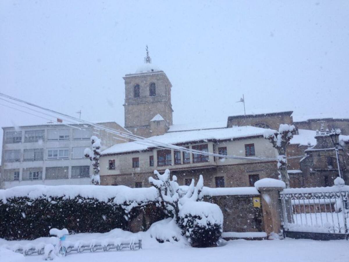 El temporal en Palencia deja a 600 niños sin clase, 300 vehículos retenidos y 18 estudiantes durmiendo en un colegio