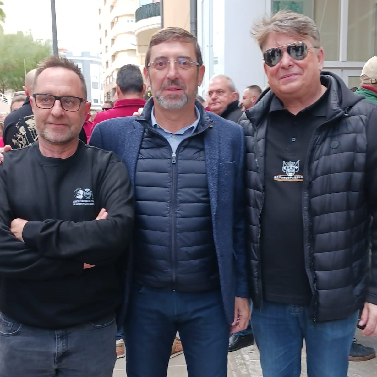 El presidente de la Junta Central de Villena, con otros presidentes de entidades festeras