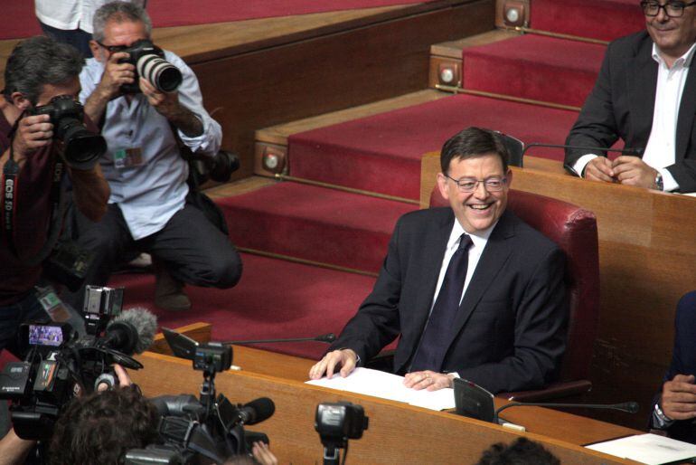 Ximo Puig pren possessió defensant una reforma de la Constitució i un millor finançament per al País Valencià