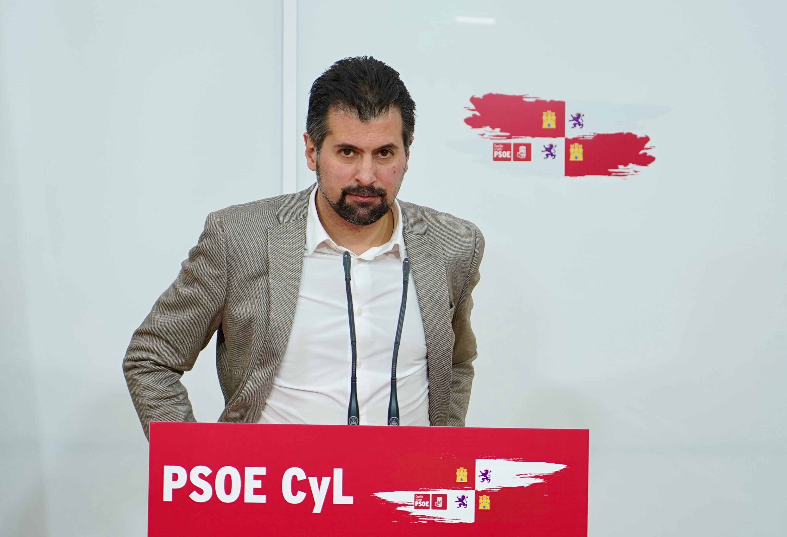 El secretario general del PSOECyL, Luis Tudanca, comparece en rueda de prensa tras presidir la reuni�n de la Comisi�n Ejecutiva del Partido Socialista de Castilla y Le�n. Los gr�ficos pueden tomar im�genes del encuentro diez minutos antes.