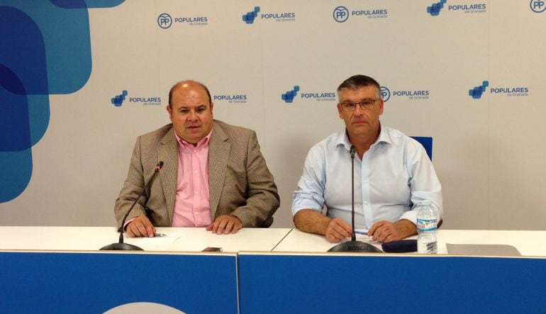 Rueda de prensa de los diputados provinciales José Robles y Jesús Lorente en el PP de Granada