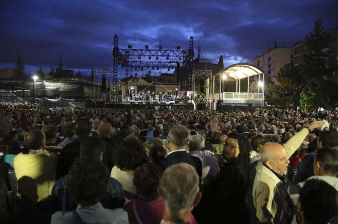 Concierto en la Plaza del Pradillo de Móstoles