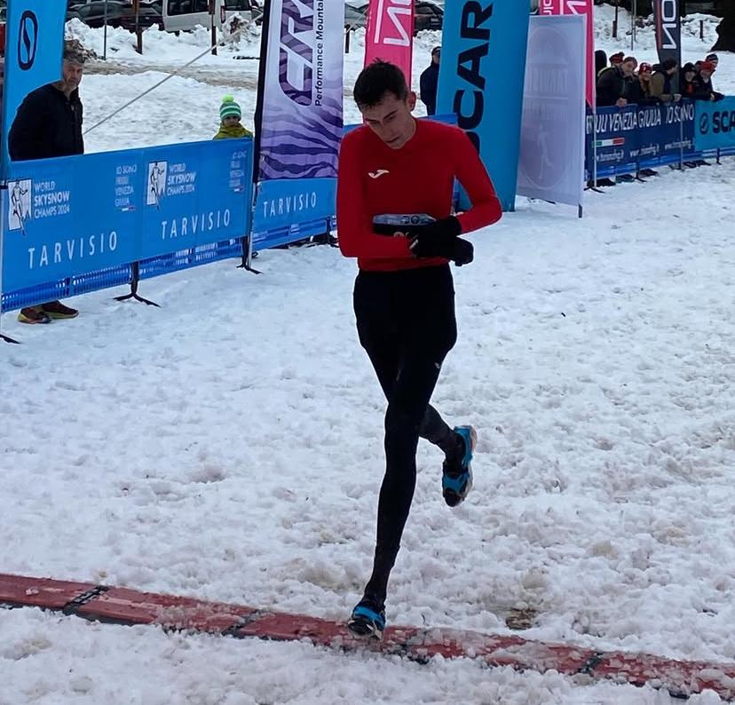 Álvaro Osanz entrando en meta