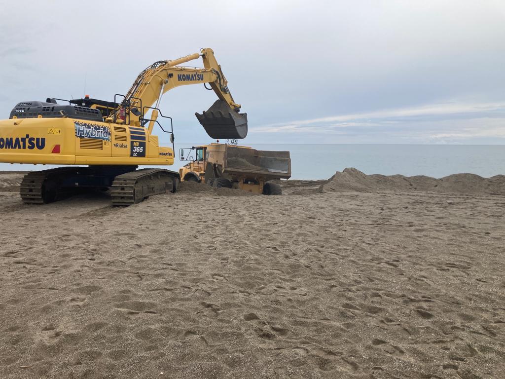 La regeneración de las playas de Málaga ha comenzado este miércoles