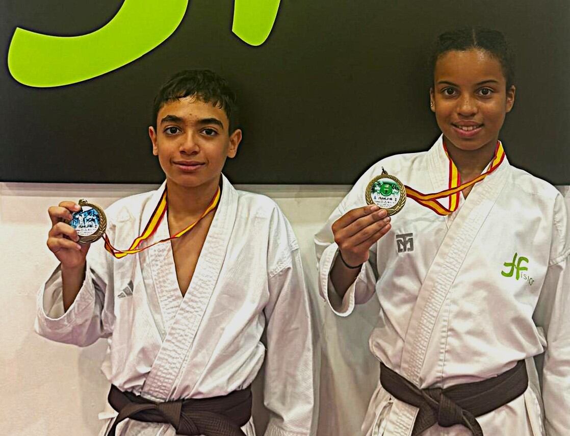 Nahia Calafell i Ishaq Bertit van tornar amb una medalla i el passaport per a la gran final de la Lliga Nacional de karate.
