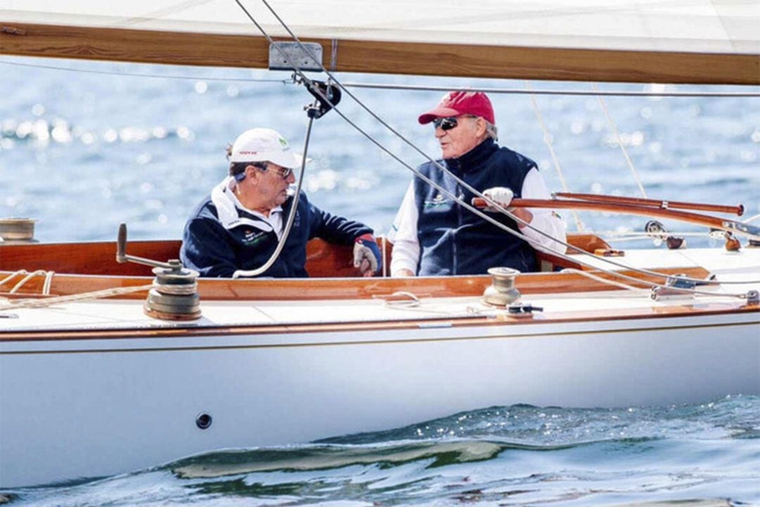 Juan Carlos I y Pedro Campos durante una regata en Sanxenxo