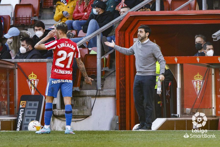 David Gallego da indicaciones a Fran Villalba durante el Sporting - Amorebieta