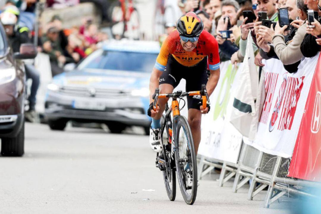 Mikel Landa en una etapa de la Vuelta