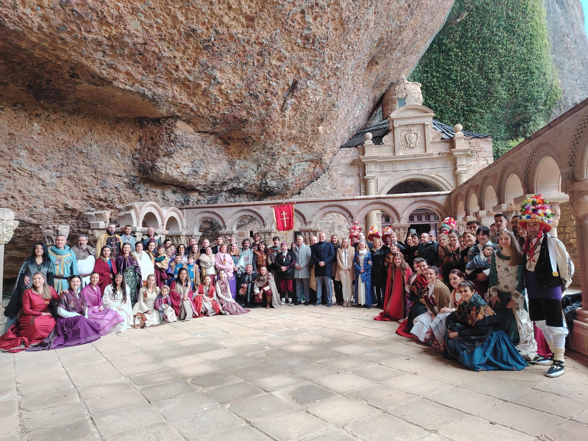 Homenaje del Conde Aznar en San Juan de la Peña