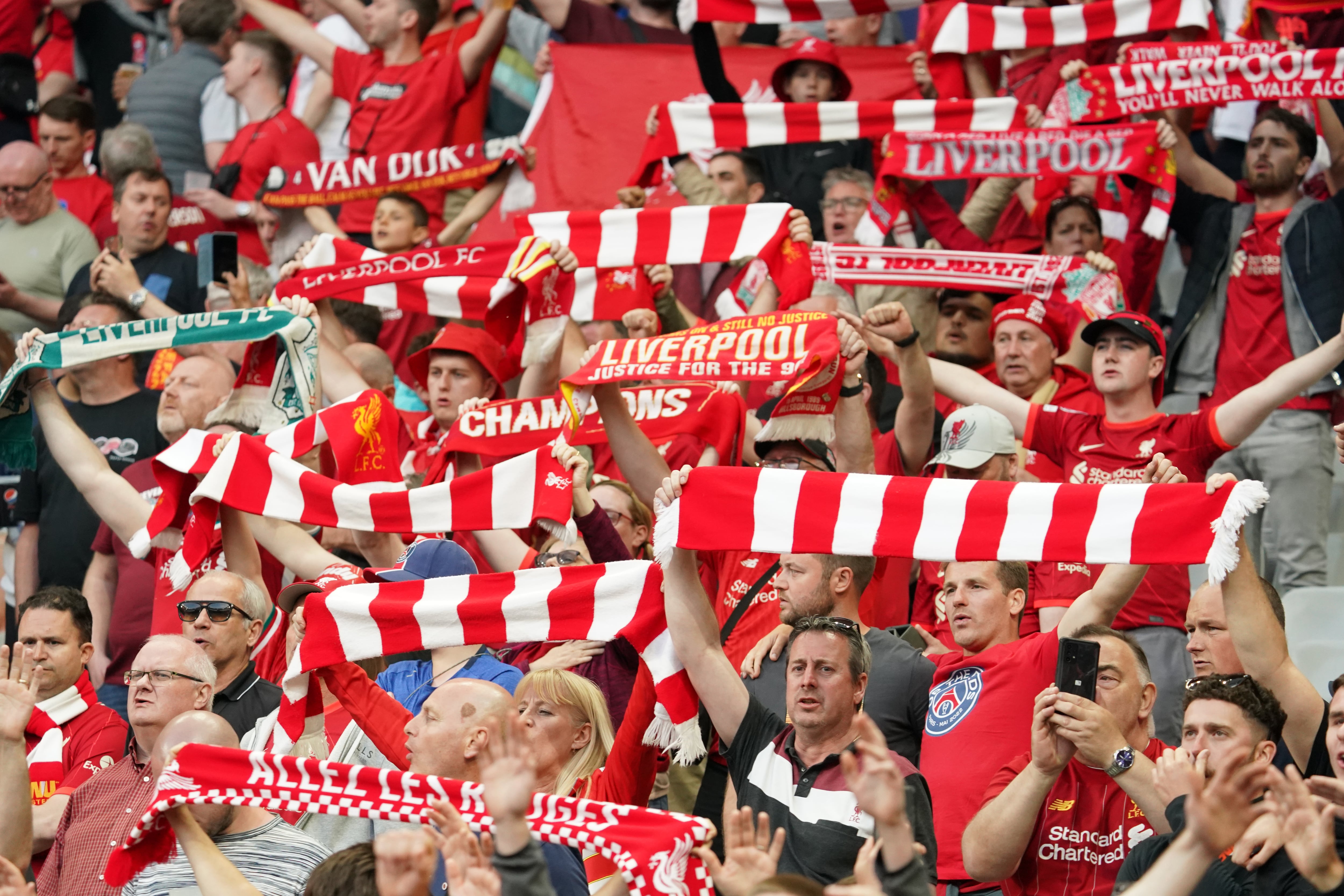 Aficionados del Liverpool FC en la final de París de mayo de 2022.