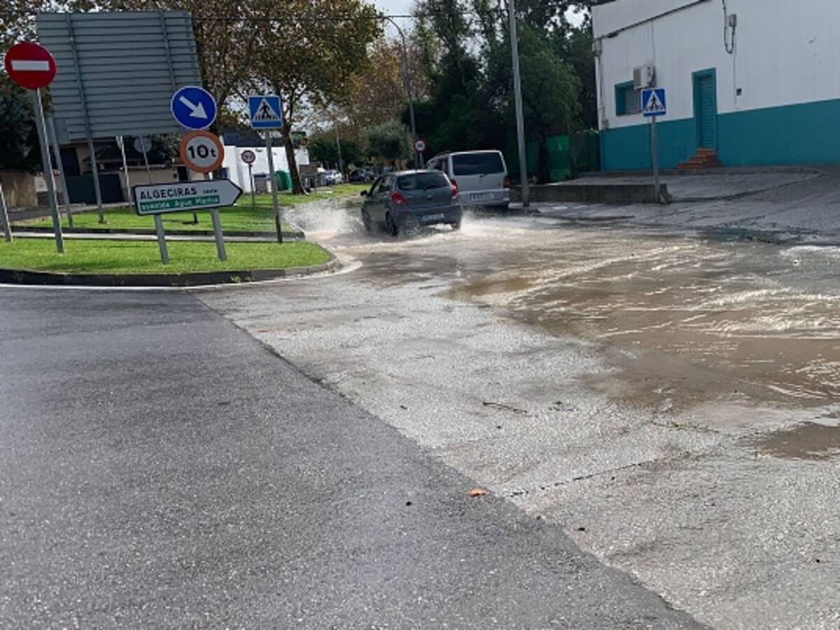 El fuerte viento deja unas 40 intervenciones de Bomberos en Algeciras