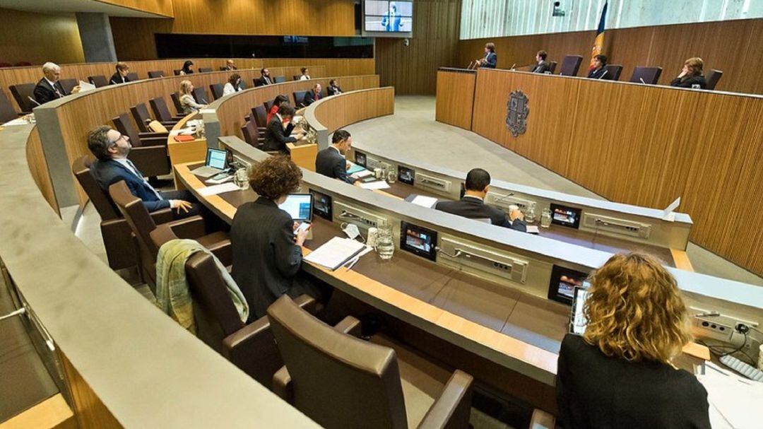 El ministre de Salut, Joan Martínez Benazet, ha explicat al Consell General que es va intentar arribar a un acord amb Pfizer, Moderna i amb AstraZeneca.