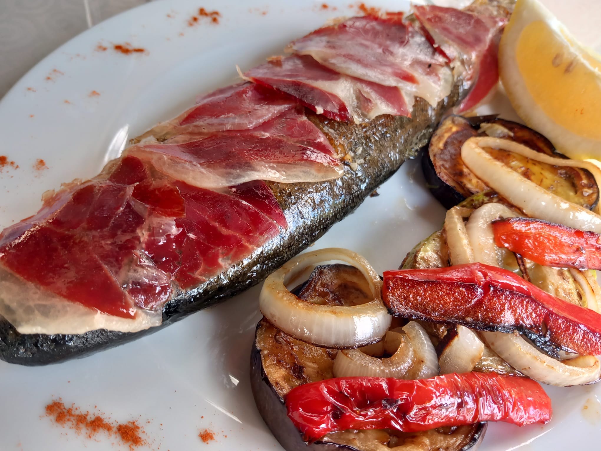 Trucha asalmonada con jamón