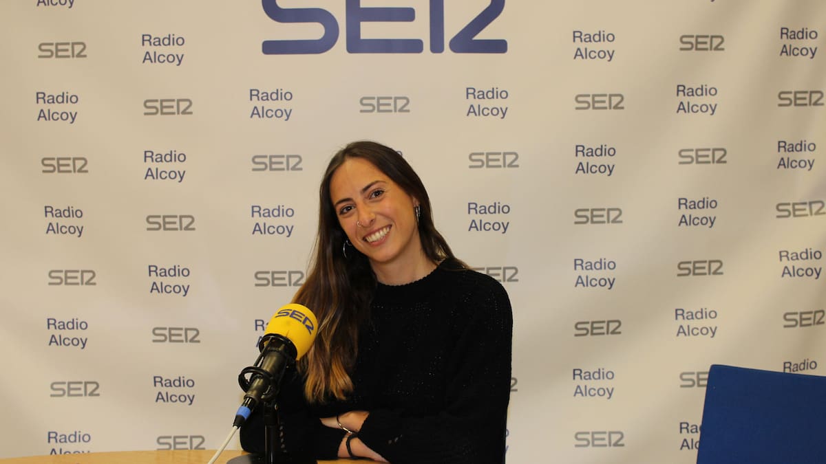 La bióloga marina contestana Laia Valor avista en Tenerife un pez diablo negro vivo en la superficie del mar, algo que se cree que ha sucedido por primera vez en la historia