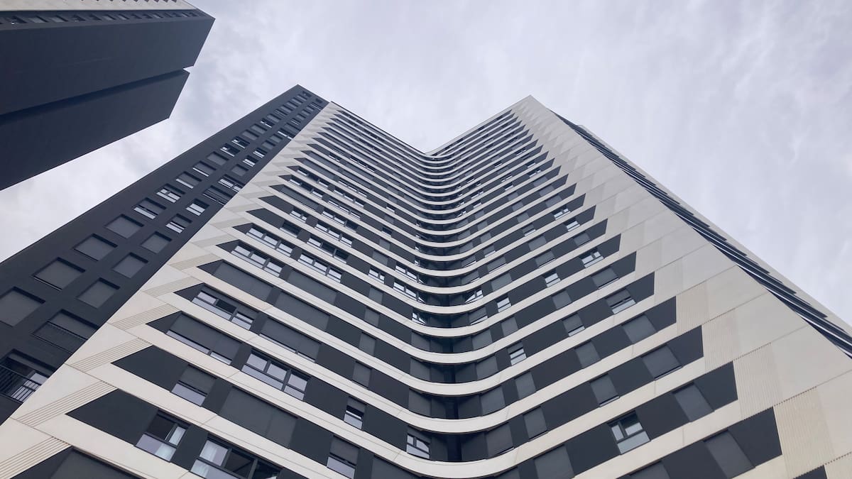 Vecinos de las torres de Martiricos revenden sus pisos. "Esto se ha convertido en el emblema de la saturación turística"