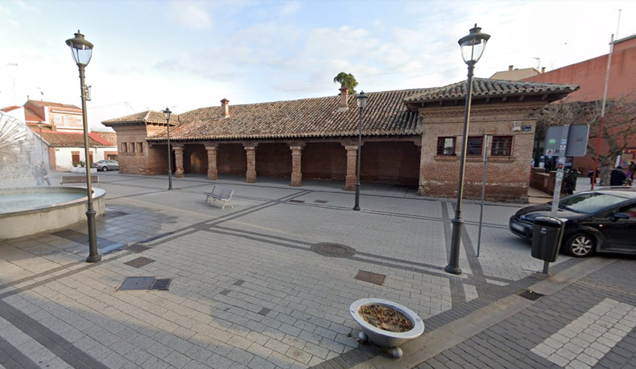 El edificio de las antiguas escuelas de Parla es uno de los más emblemáticos de la localidad