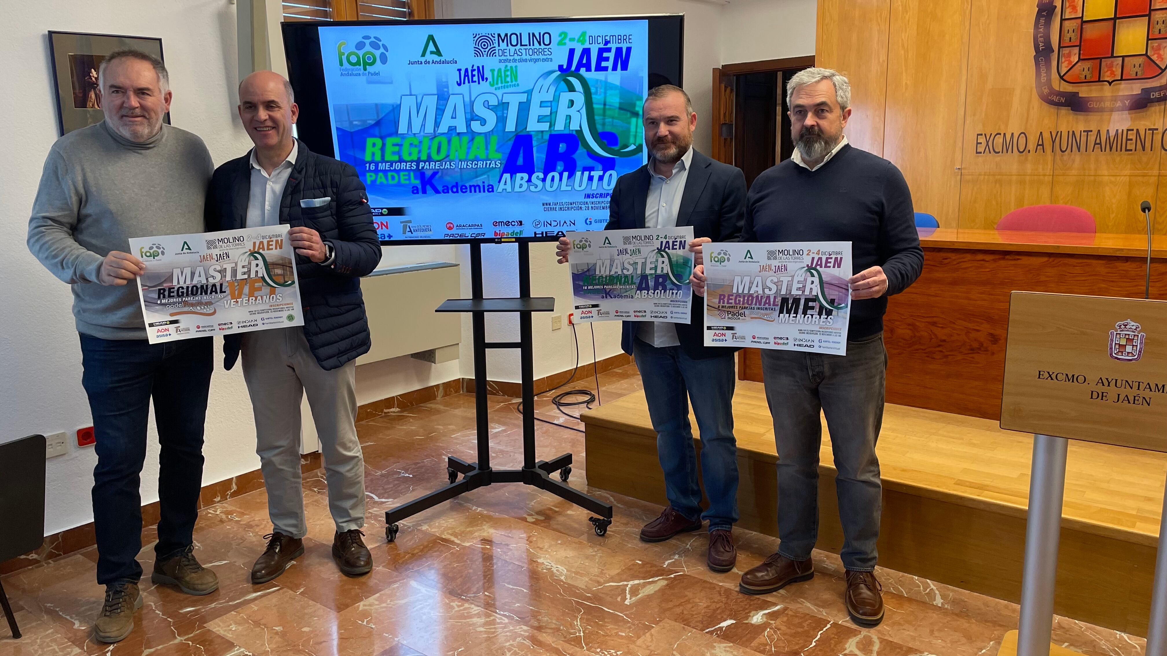 Momento de la presentación del torneo  que se celebrará en Jaén. Carlos Alberca, Concejal de deportes del Ayuntamiento de Jaén, con los representantes de la federación andaluza de este deporte.