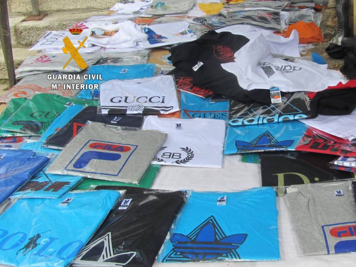 La Guardia Civil incauta en Sanabria casi un millar de prendas de vestir falsificadas