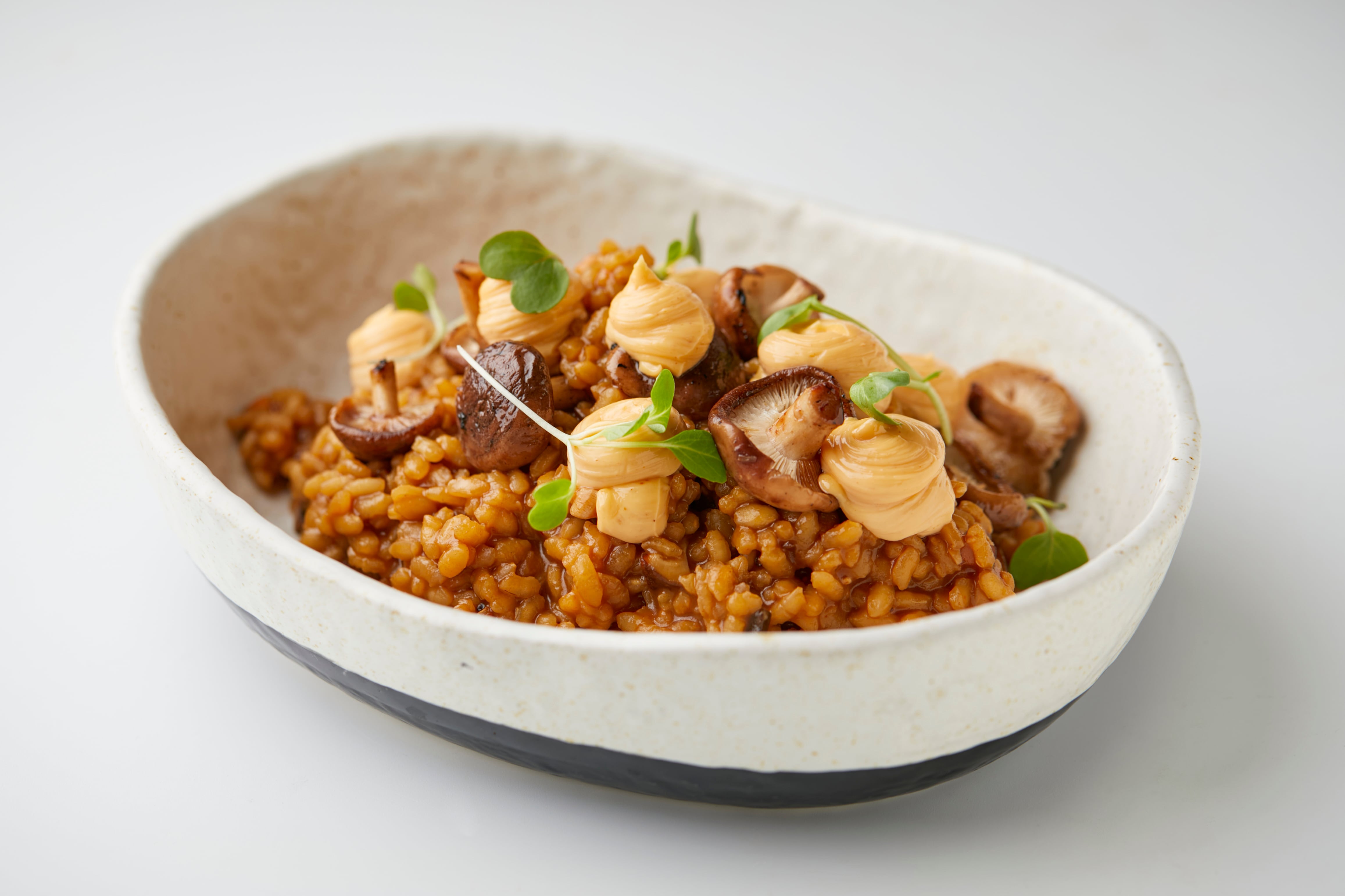 Arroz meloso Molino de Roca con setas shitake Ben Fet y emulsión thai (Llamber).