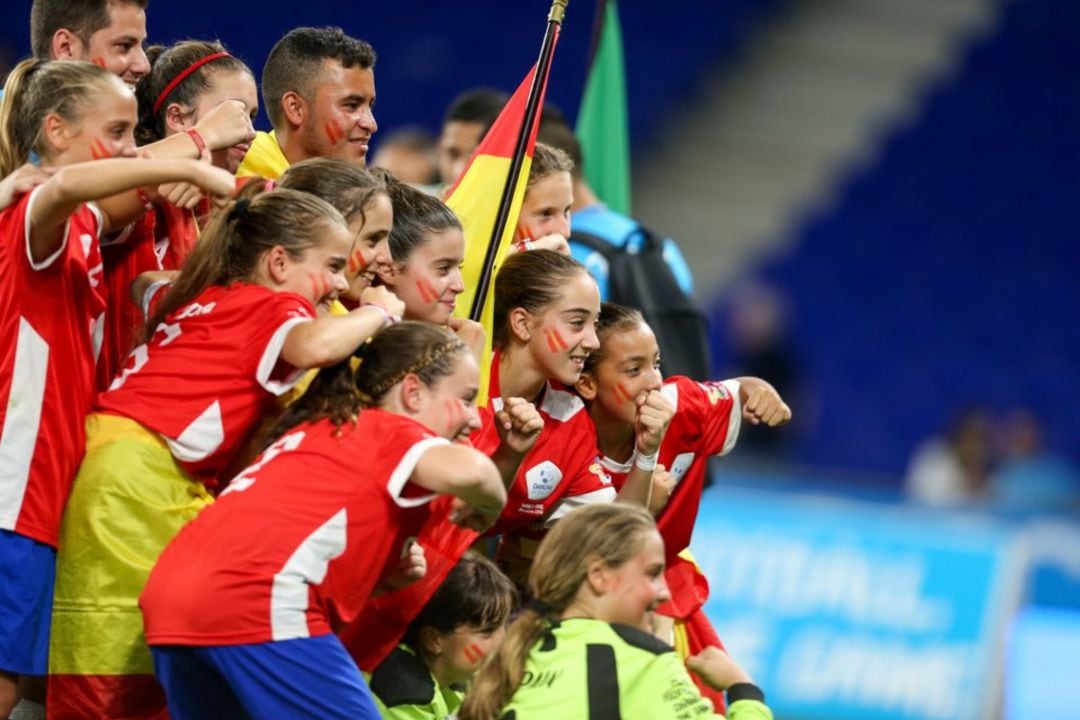 Las jugadoras del Espanyol ganaron en la categoría femenina de la Danone Nations Cup.