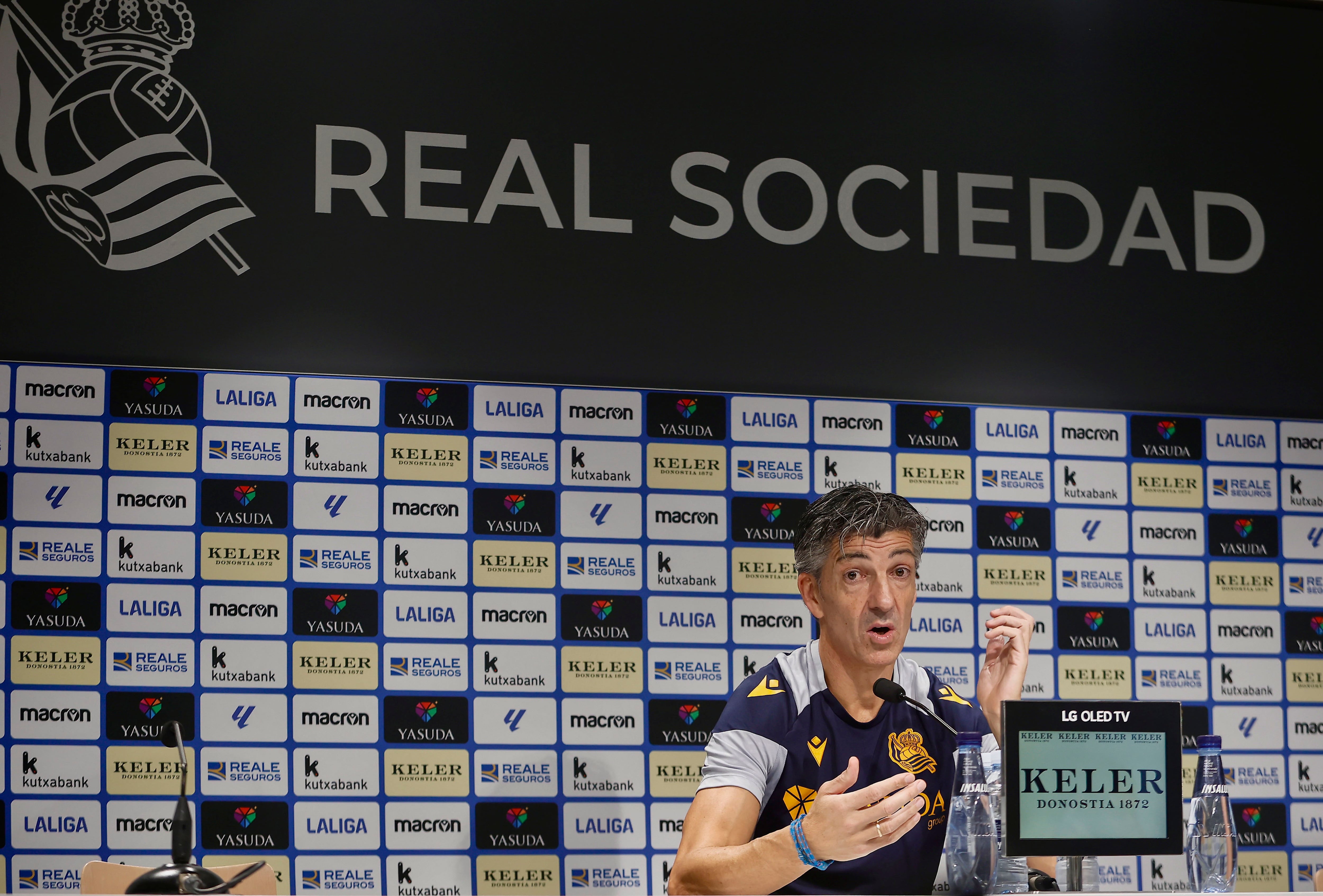 El entrenador de la Real Sociedad, Imanol Alguacil, en rueda de prensa. EFE/Javi Colmenero