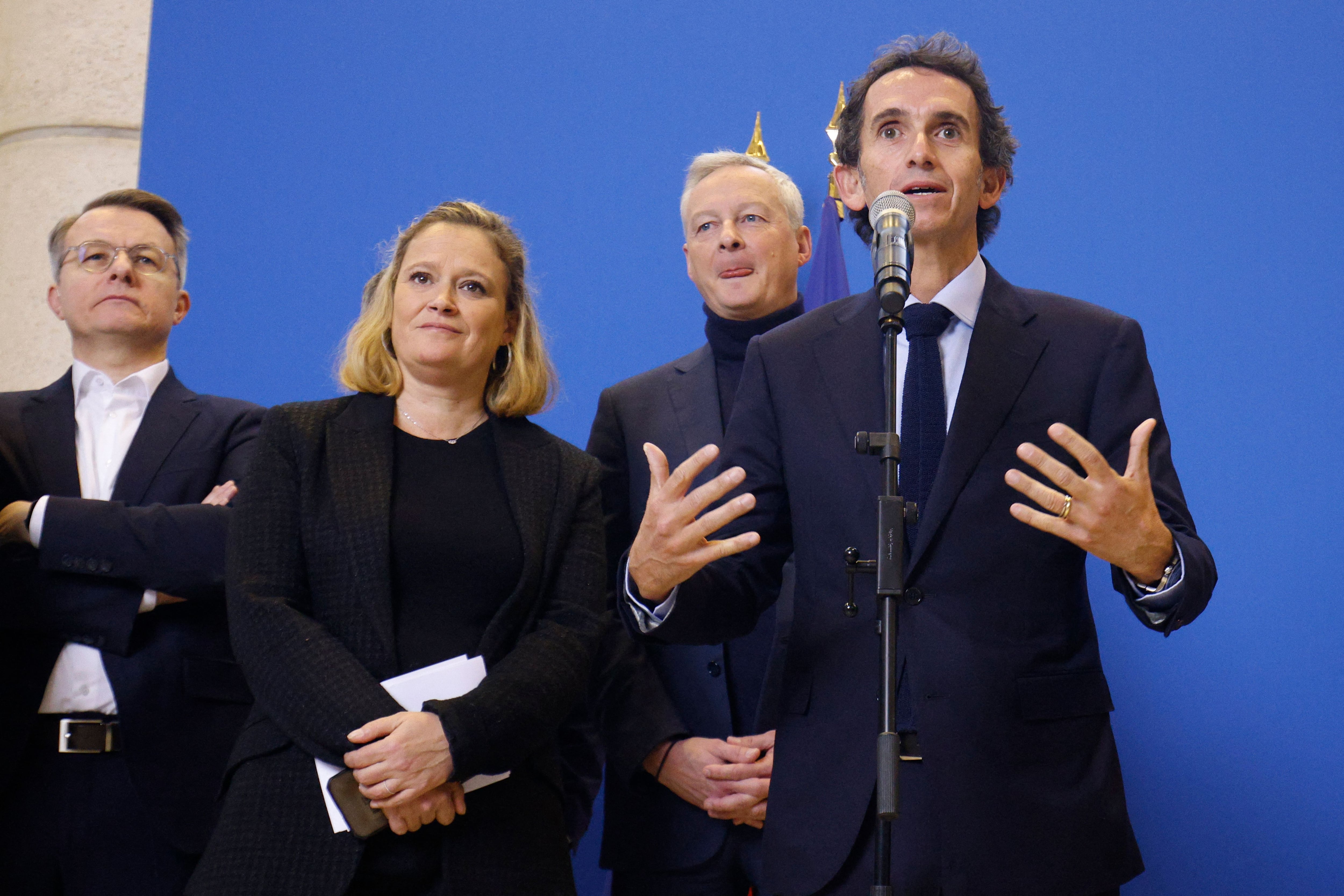 El director general de Carrefour, Alexandre Bompard, junto al ministro francés de Economía, Bruno Le Maire.