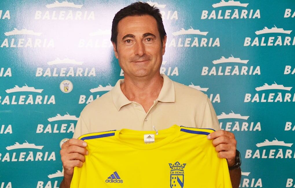 Diego Miñana en la presentación como técnico del CD Dénia.