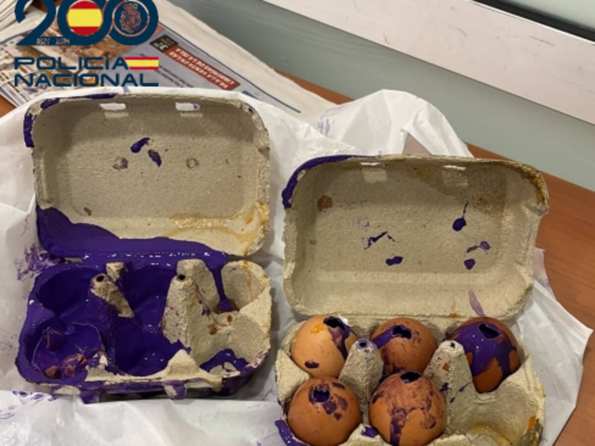 La Policia Nacional identifica els autors de les pintades contra la comissaria de Maó