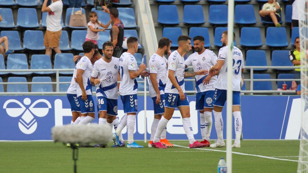 Los blanquiazules celebran el primer tanto ante el cuadro numantino