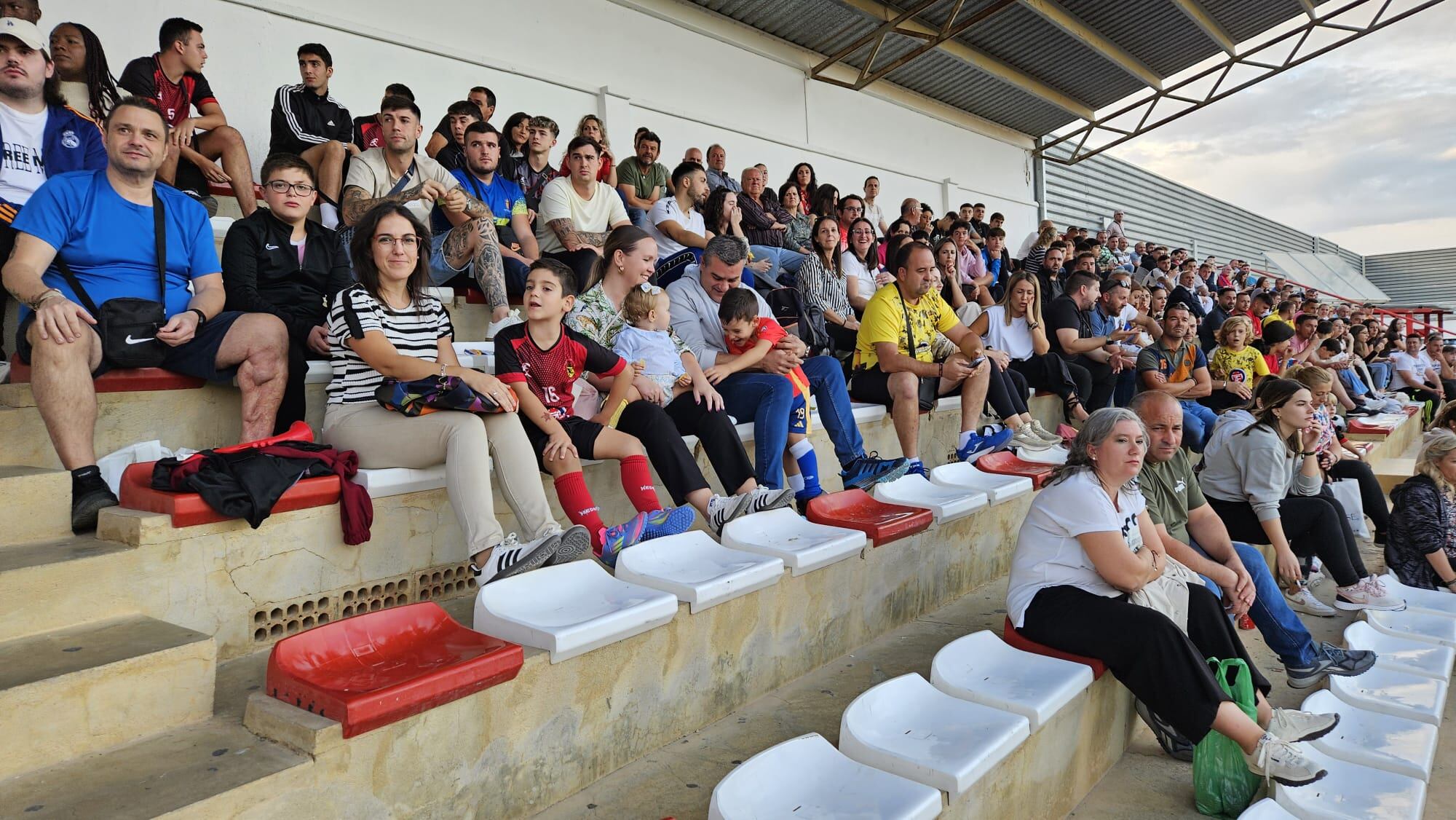 Aspecto de una de las zonas de la grada del campo de fútbol