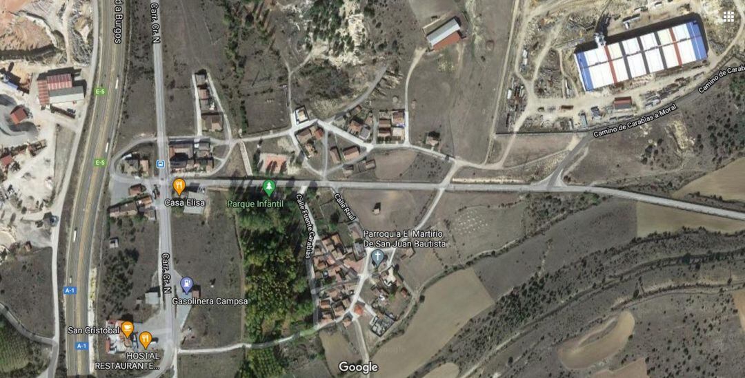 Vista aérea de Carabias jutno a la carretera nacional y la A-1