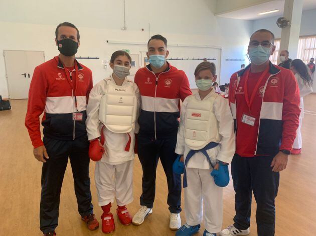 Las karatekas Jimena Padilla y Amelie Skiba.