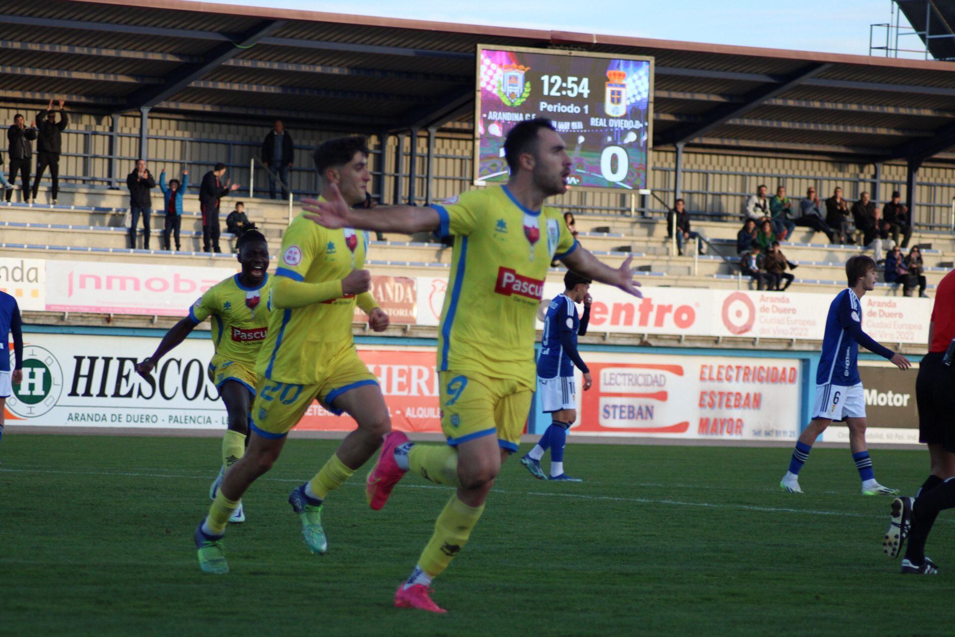 Frodo celebra el gol