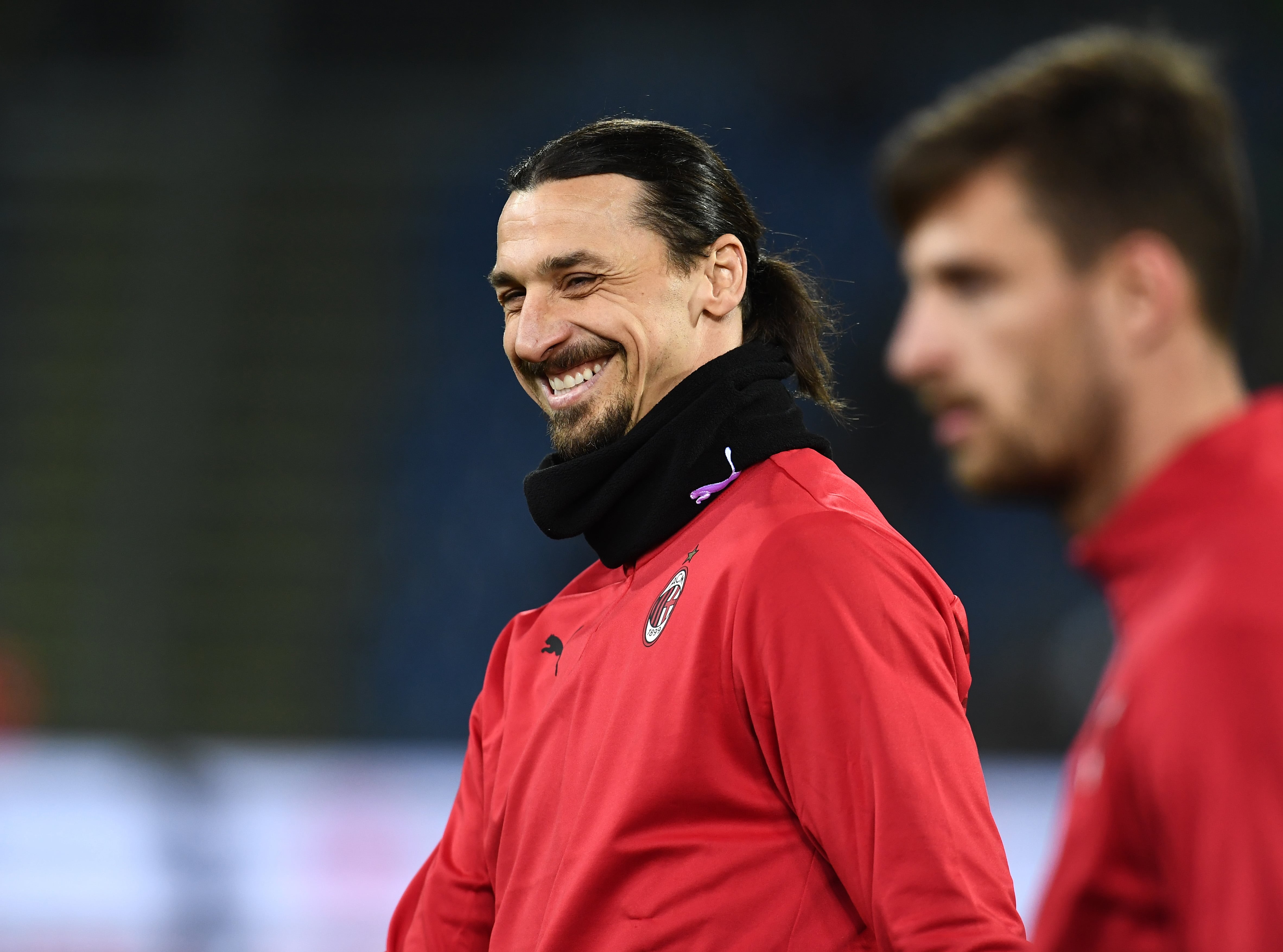 Zlatan Ibrahimovic en el calentamiento del partido entre Cagliari y Milan