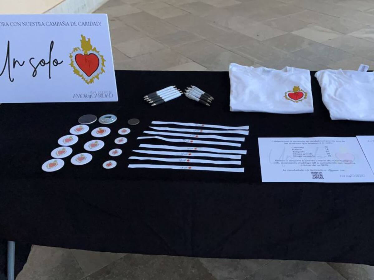 Los jóvenes de la Cofradía del Amor realizan una campaña a favor del colegio de las Misioneras Cruzadas